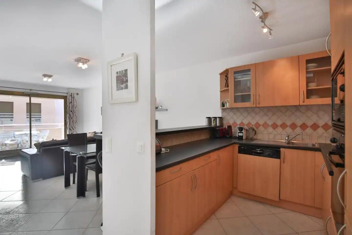 Charming Two-Bedroom Apartment With Balcony And Garage By The Marina Антіб Екстер'єр фото