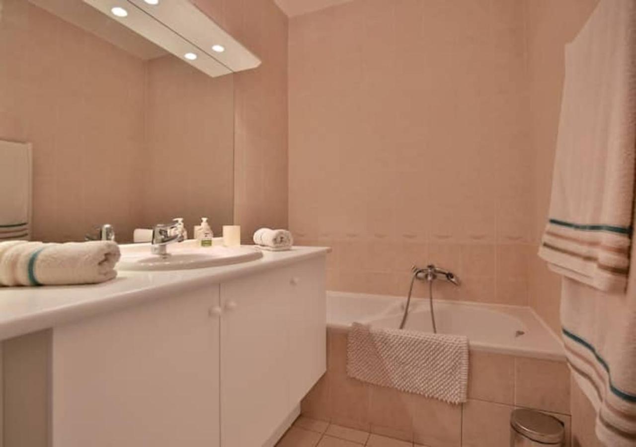 Charming Two-Bedroom Apartment With Balcony And Garage By The Marina Антіб Екстер'єр фото